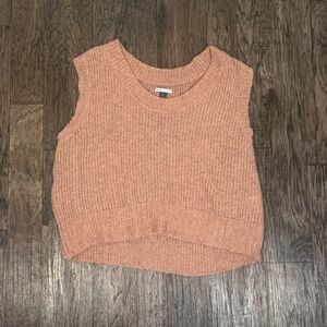 American Eagle Sleeveless Knit Sweater Vest in Peach